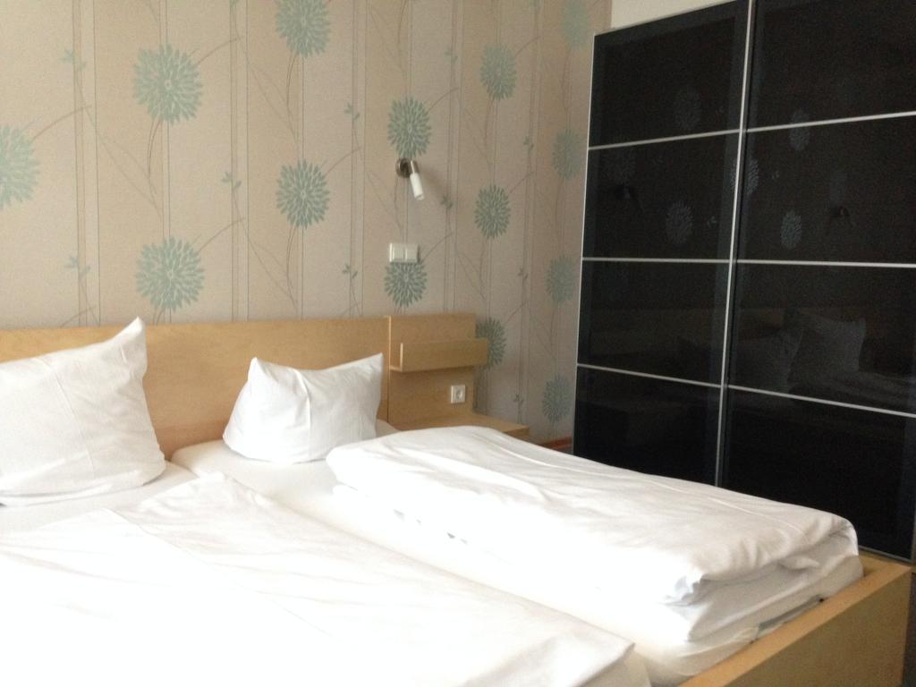 Hotel Oldenburger Hof Birkenfeld  Rom bilde